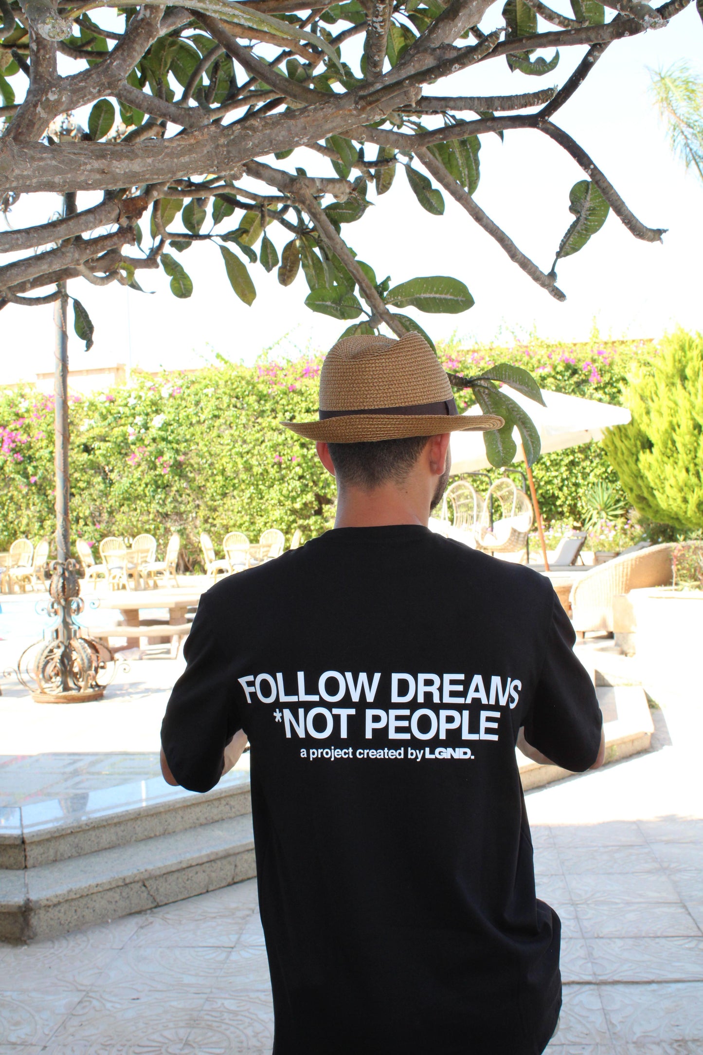 PROJECTLGND.© Follow dreams not people - BLACK